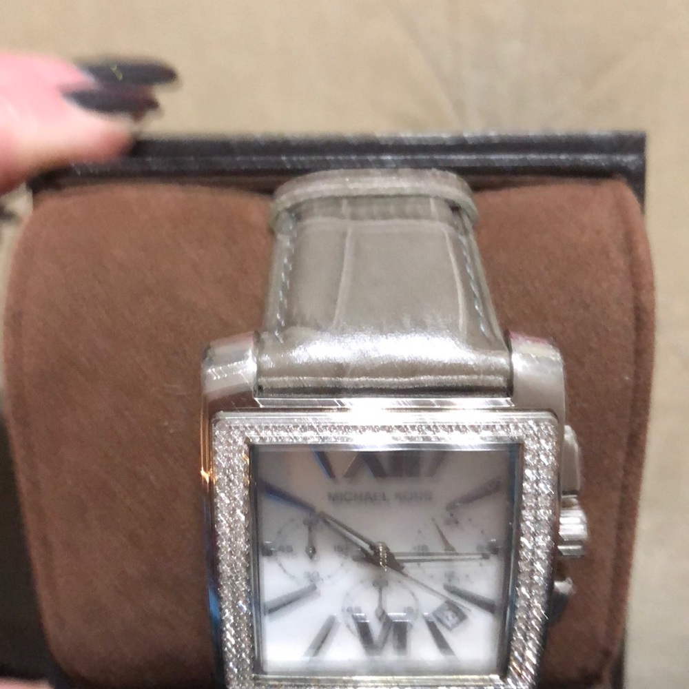 Watch - Picture 3 of 3